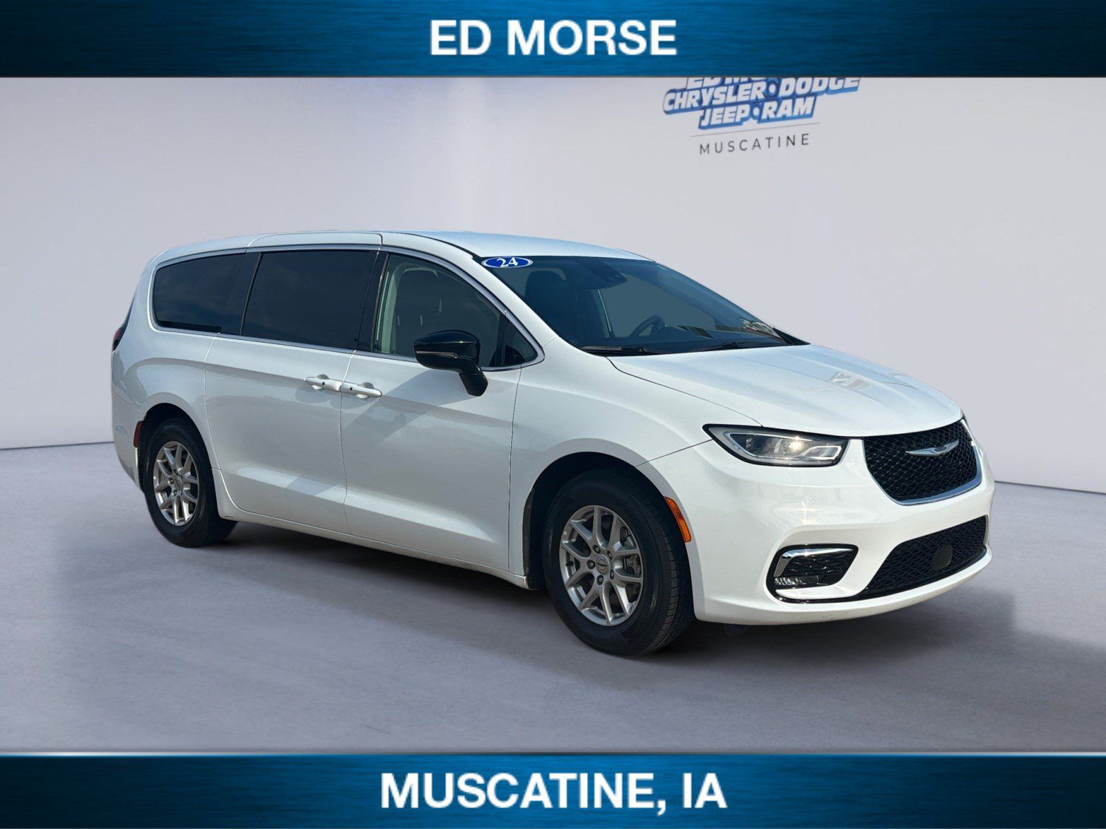 Used 2024 Chrysler Pacifica Touring-L FWD image 7