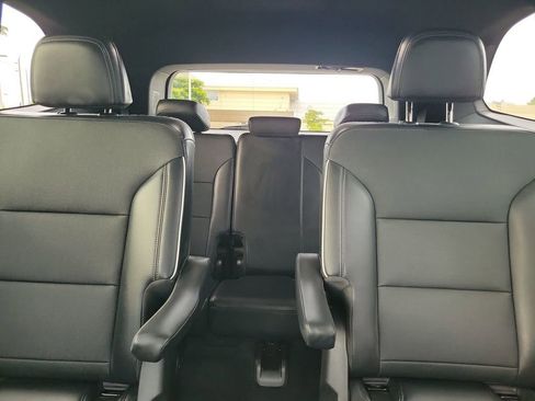 Used 2025 Buick Enclave Preferred w/ Power Package image 5