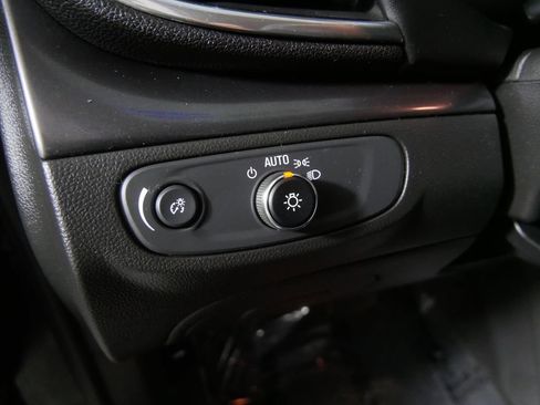 Used 2022 Buick Encore Preferred w/ Safety Package FWD image 18