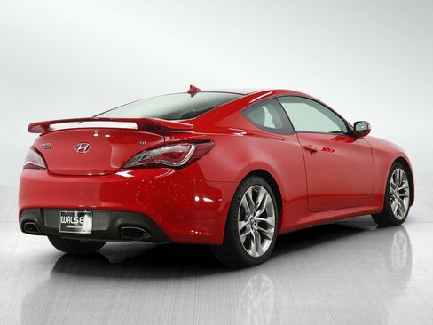 Used 2013 Hyundai Genesis 3.8 RWD image 5