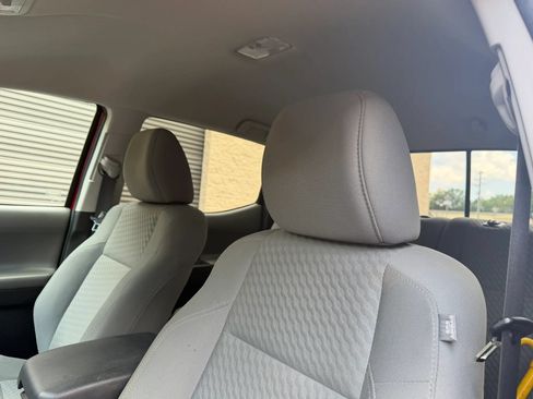 Used 2020 Toyota Tacoma SR5 AWD/4WD image 24