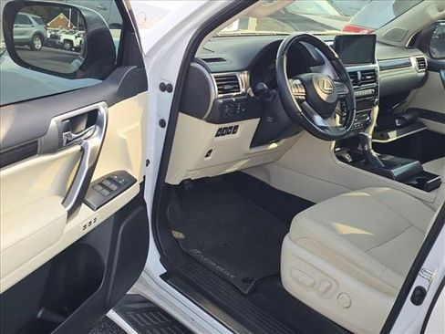 Used 2023 Lexus GX 460 Premium w/ Accessory Package AWD/4WD image 25