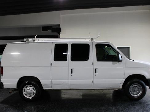 Used 2009 Ford E-150 and Econoline 150 RWD image 2
