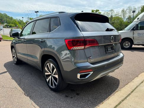 Used 2024 Volkswagen Taos SE FWD image 5
