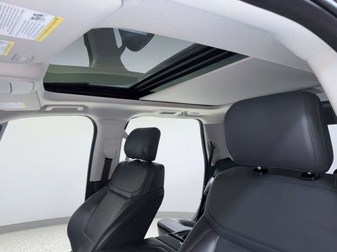 Used 2025 Ford Expedition Active image 4