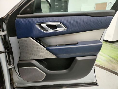 Used 2019 Land Rover Range Rover Velar R-Dynamic SE AWD/4WD image 28