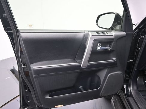 Used 2016 Toyota 4Runner SR5 AWD/4WD image 18