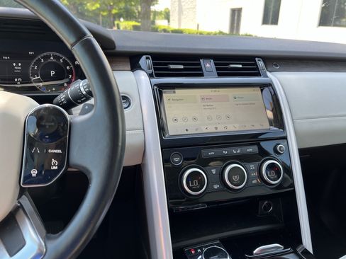 Used 2019 Land Rover Discovery HSE AWD/4WD image 32