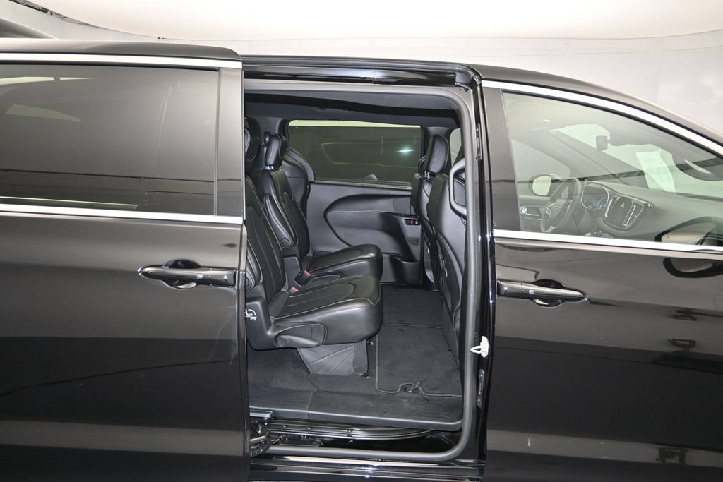 Used 2025 Chrysler Pacifica Select FWD image 25