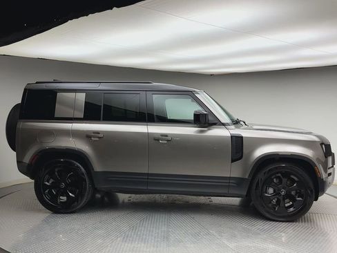 Used 2025 Land Rover Defender 110 S AWD/4WD image 9