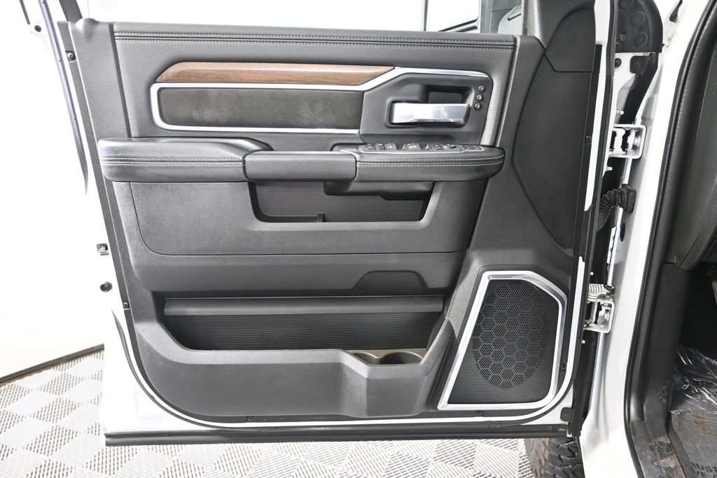 Used 2024 RAM 2500 Laramie AWD/4WD image 18