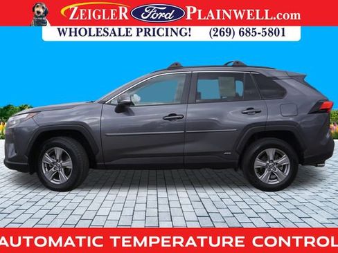 Used 2022 Toyota RAV4 XLE image 2