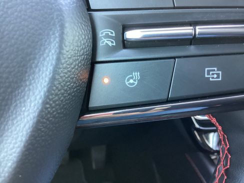 Used 2025 Chevrolet Traverse RS FWD image 33