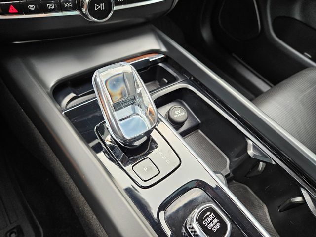 Certified 2023 Volvo XC60 B5 Ultimate w/ Climate Package AWD/4WD image 27
