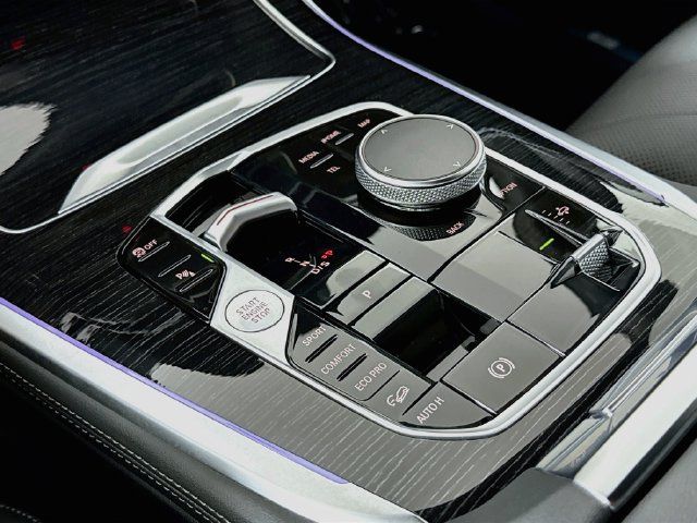 Used 2026 BMW X7 xDrive40i w/ M Sport Package AWD/4WD image 17
