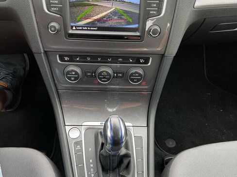 Used 2016 Volkswagen e-Golf SE w/ DC Fast Charging Package FWD image 10