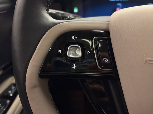 Used 2025 Lincoln Corsair Grand Touring w/ Equipment Group 301A image 24