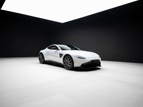 Used 2019 Aston Martin V8 Vantage Coupe RWD image 75