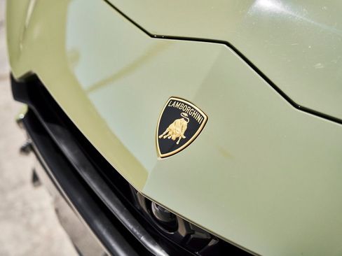 Used 2023 Lamborghini Urus Performante AWD/4WD image 7