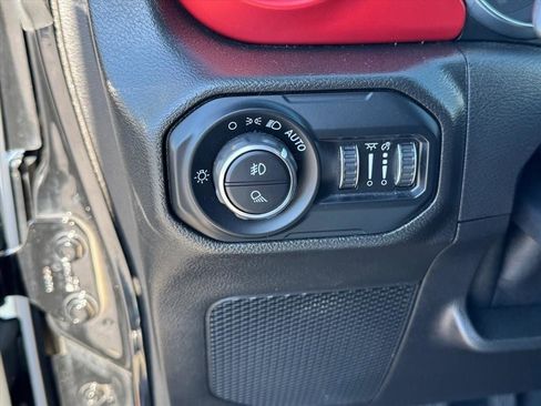 Used 2022 Jeep Gladiator Rubicon w/ Cold Weather Group AWD/4WD image 21