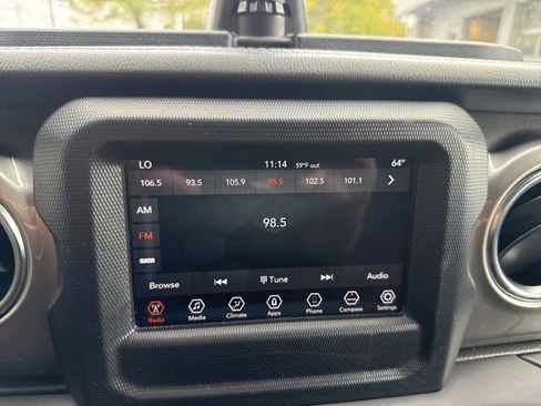 Used 2020 Jeep Wrangler Unlimited Sahara image 15