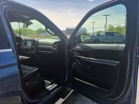 Used 2019 Ford Expedition XLT w/ Equipment Group 202A AWD/4WD image 42