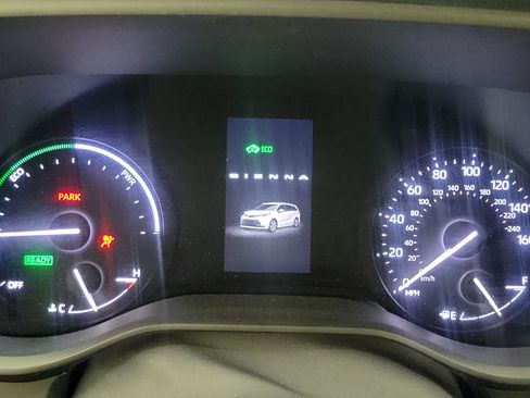 Used 2023 Toyota Sienna XLE w/ XLE Plus Package FWD image 25
