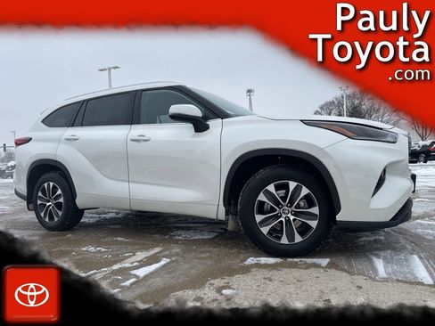Used 2021 Toyota Highlander XLE image 1