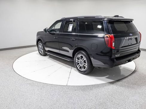 Used 2025 Ford Expedition Active image 35