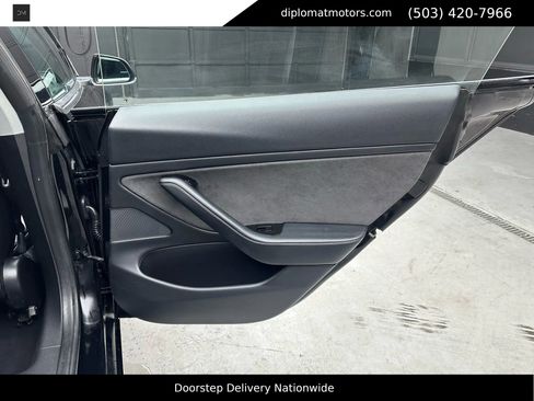 Used 2018 Tesla Model 3 Long Range image 32