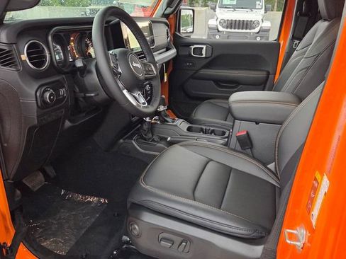 New 2026 Jeep Wrangler Unlimited Sahara w/ Whitecap Package AWD/4WD image 17