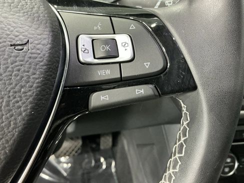 Used 2021 Volkswagen Tiguan SE w/ Panoramic Sunroof Package image 22