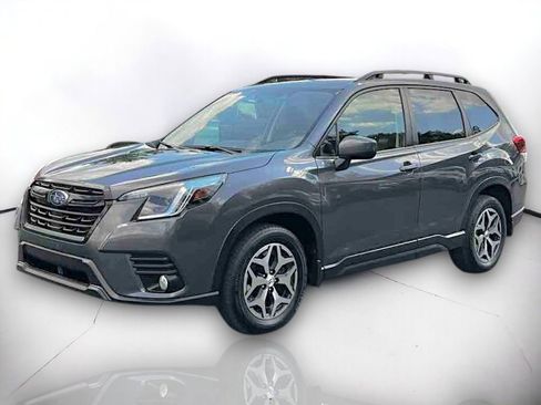 Used 2023 Subaru Forester Premium image 2