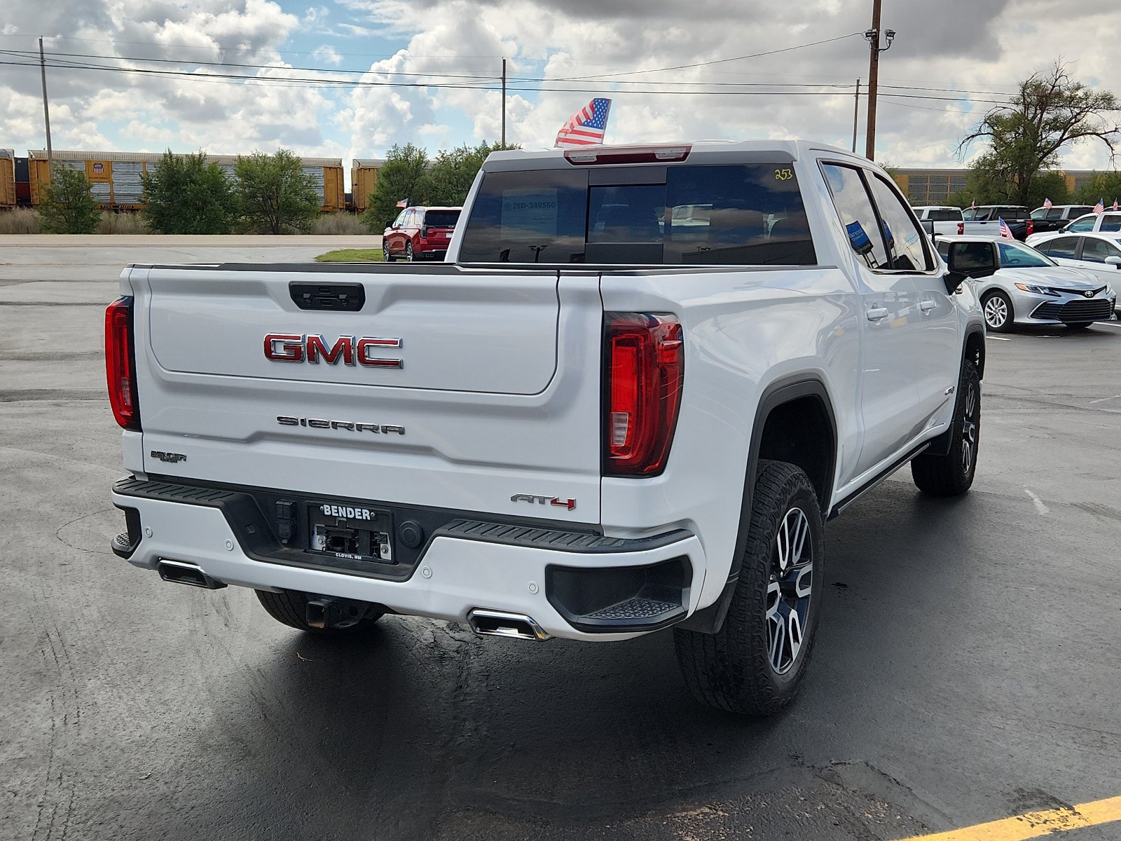 Used 2023 GMC Sierra 1500 AT4 w/ AT4 Preferred Package AWD/4WD image 4