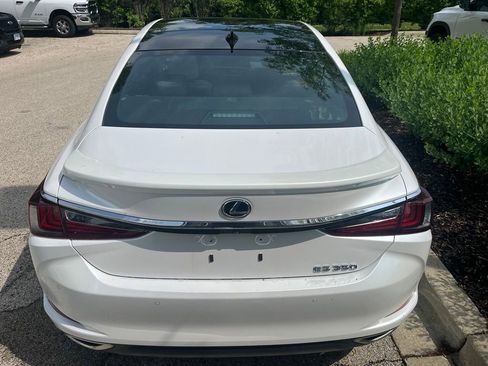 Used 2025 Lexus ES 350 Ultra Luxury FWD image 3