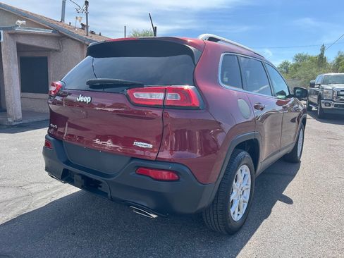 Used 2018 Jeep Cherokee Latitude AWD/4WD image 5