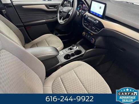 Used 2022 Ford Escape SE image 4