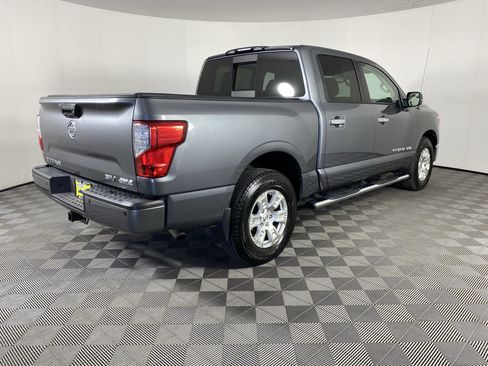 Used 2018 Nissan Titan SV w/ SV Convenience Package AWD/4WD image 11