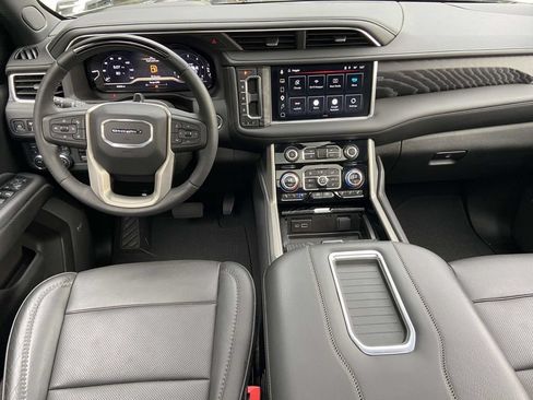 Used 2023 GMC Yukon XL Denali w/ Advanced Technology Package AWD/4WD image 12