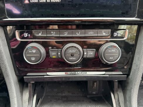 Used 2019 Volkswagen Golf R 4-Door image 27