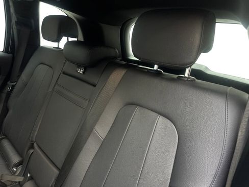 Used 2025 Mercedes-Benz GLB 250 4MATIC image 33