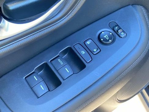 Used 2023 Honda HR-V LX image 13