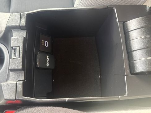 Used 2025 Toyota Corolla LE image 27