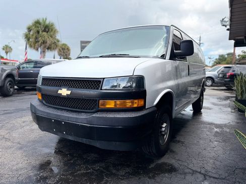 Used 2020 Chevrolet Express 2500 RWD image 7