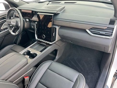 Used 2025 GMC Acadia Denali w/ Super Cruise Package image 33