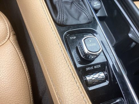 Used 2016 Volvo XC90 T6 Momentum w/ Momentum Plus Package image 17