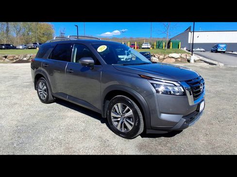 Used 2024 Nissan Pathfinder SL w/ Cargo Package AWD/4WD image 2