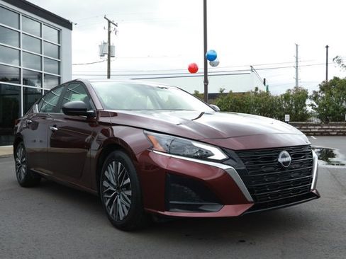 Used 2024 Nissan Altima 2.5 SV image 3