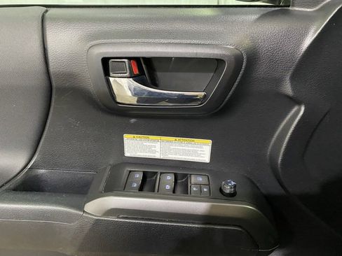 Used 2020 Toyota Tacoma TRD Off-Road image 13