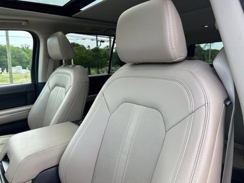 Used 2023 Ford Expedition Limited AWD/4WD image 16